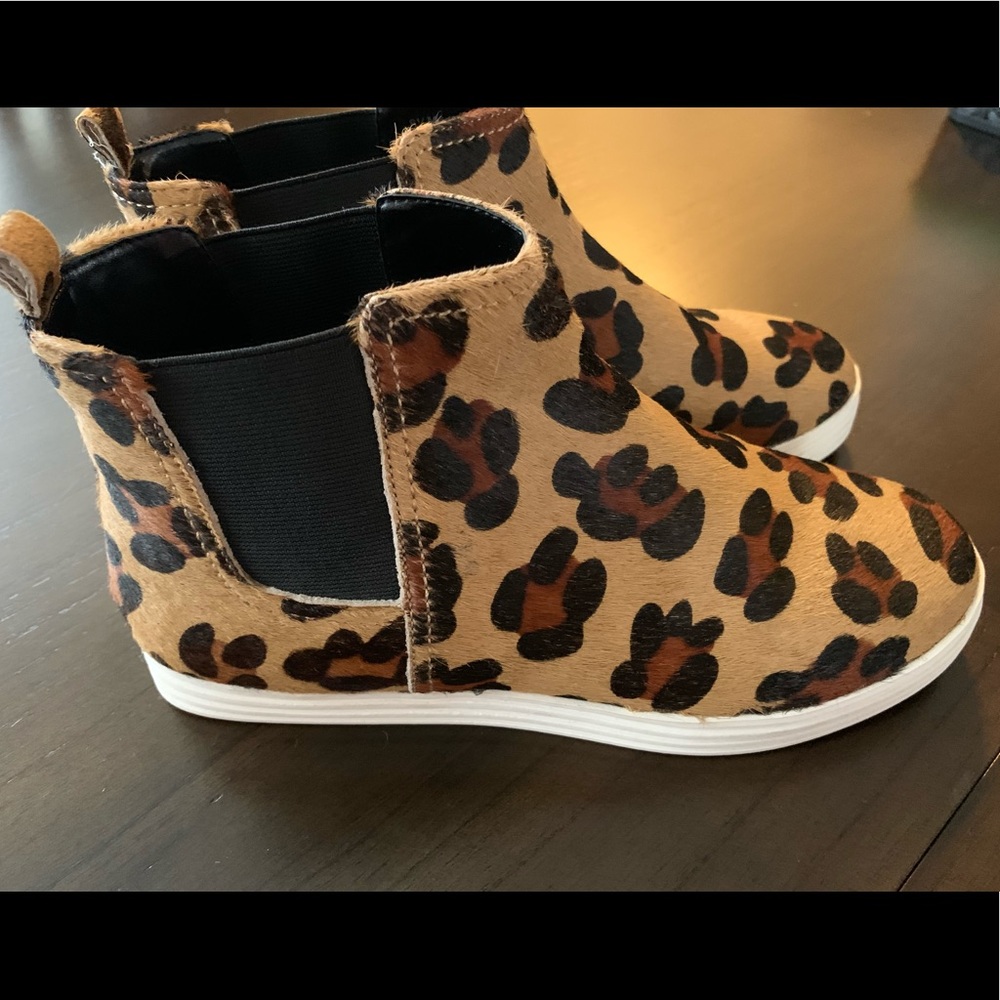New Worn Once Aerosoles Leopard High Tops Size 8.5
